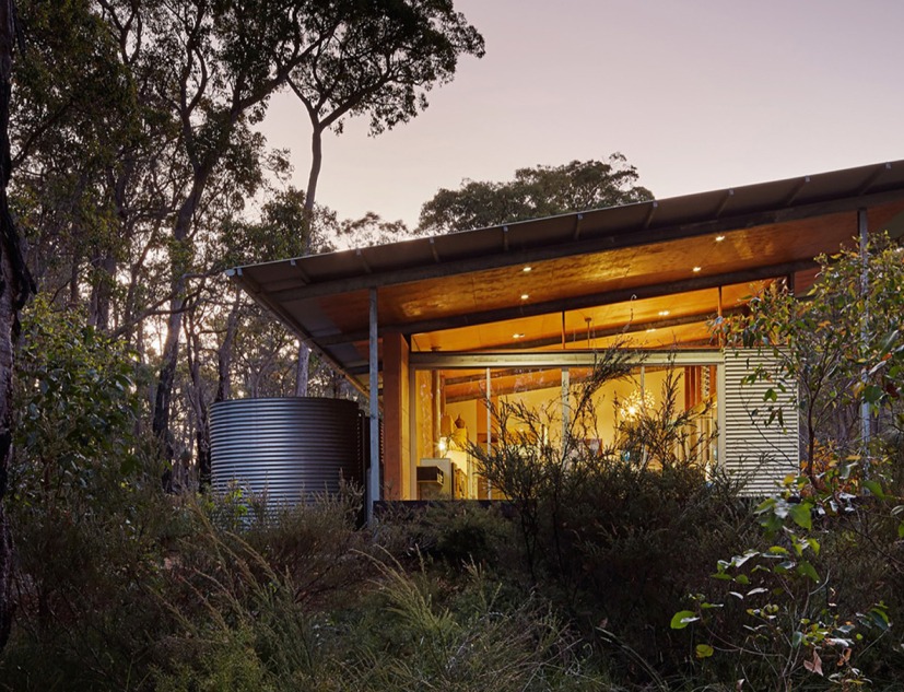 Vista exterior. Bush House por Archterra Architects. Fotografía © Douglas Mark Black