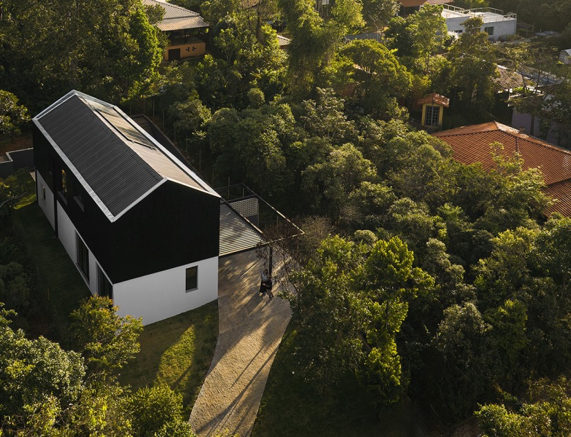 Casa Maenduaba por  BIRI + Brener Lacerda. Fotografia por Jomar Bragança