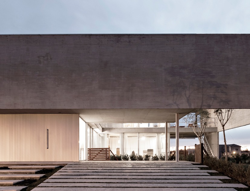 Lamas House by MOARQS + ESTUDIO OTTOLENGHI. Photograph © Albano Garcia