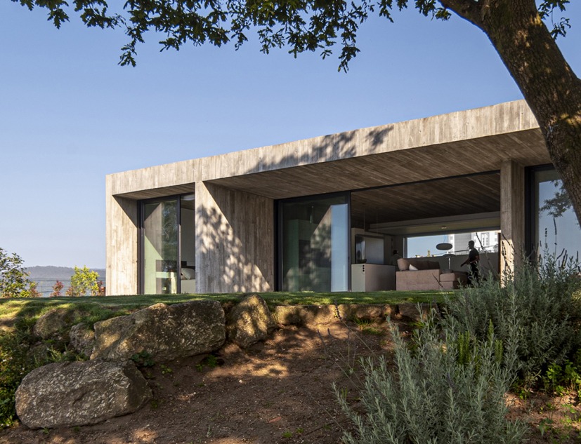 Casa en Tuia por Castroferro Arquitectos. Fotografía por Héctor Santos-Díez