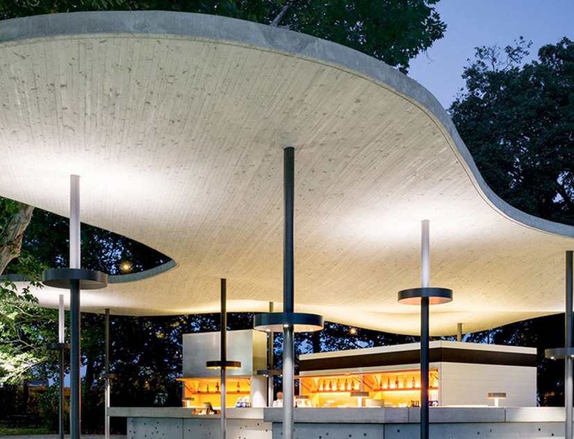 “Wolke 7” un pabellón en los Jardines del Castillo de Grafenegg por tnE Architects. Fotografía por Lukas Schalle