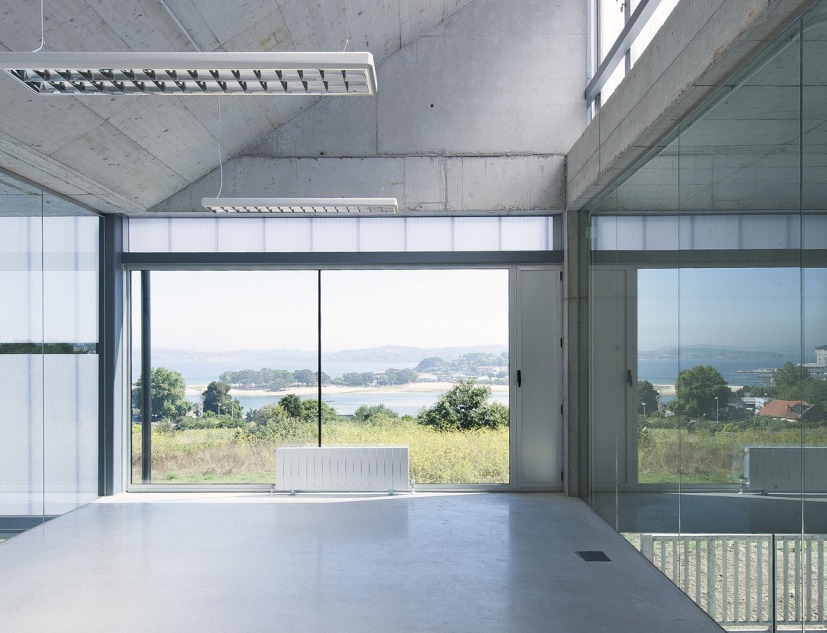 Down Association Coruña and Civic Center in Pedralonga, by Rodriguez Blanco Arquitectos. Photograph © Ana Amado. Asociación Down Coruña y Centro cívico por Rodriguez Blanco Arquitectos. Fotografía © Ana Amado
