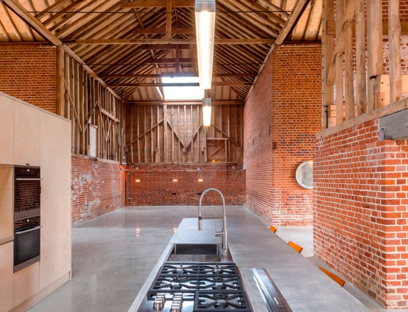 New Church Hill Barn by David Nossiter Architects. Photograph © Steve Lancefield