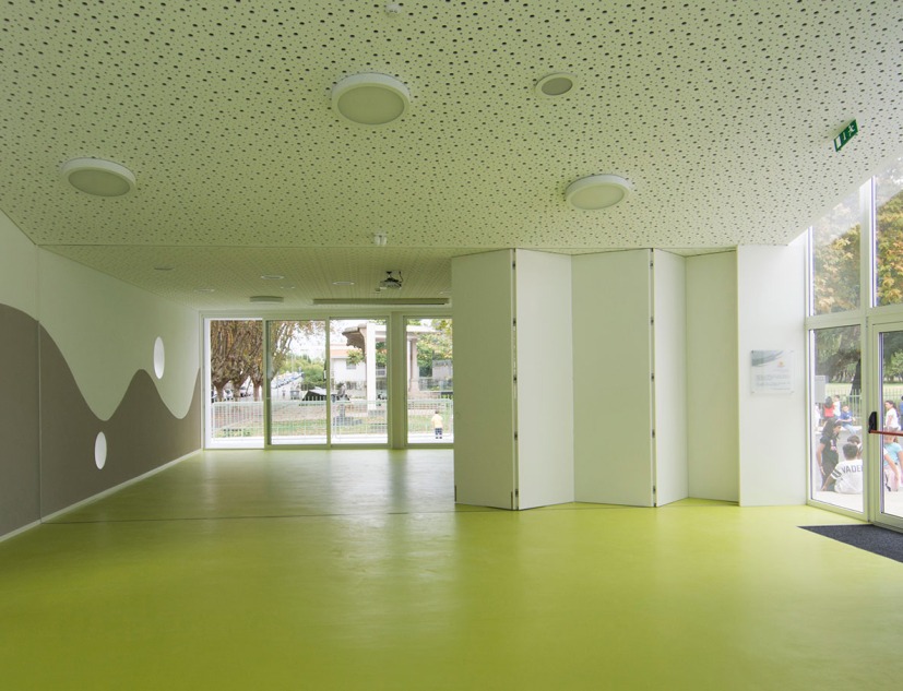Multi-Purpose School Support Building by Claudio Gil and Anabela Silva Braga. Photograph by Rui Sousa