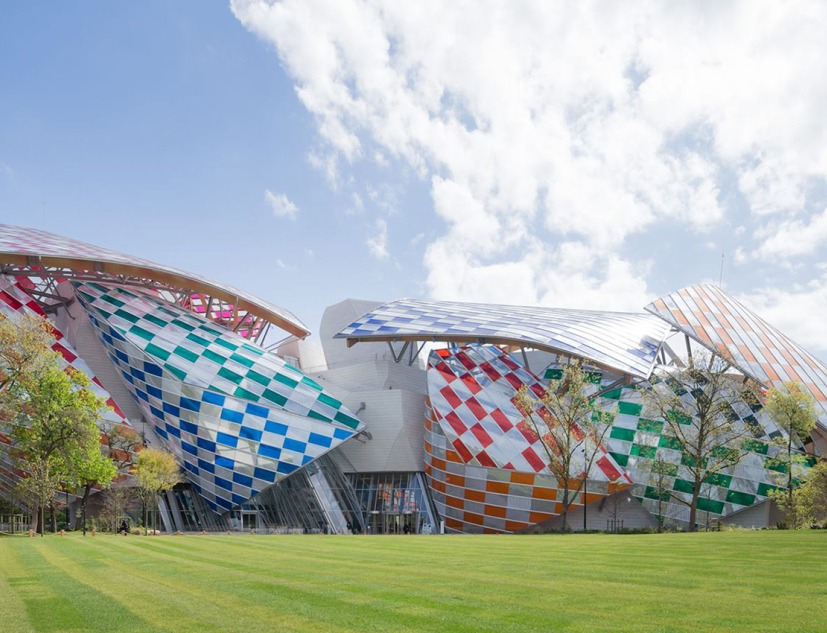 Daniel Buren, “L’Observatoire de la lumière”, work in situ, Fondation Louis Vuitton, Paris, 2016. Photograph ©  Iwan Baan / DB-ADAGP Paris / Air Images. Courtesy of Fondation Louis Vuitton