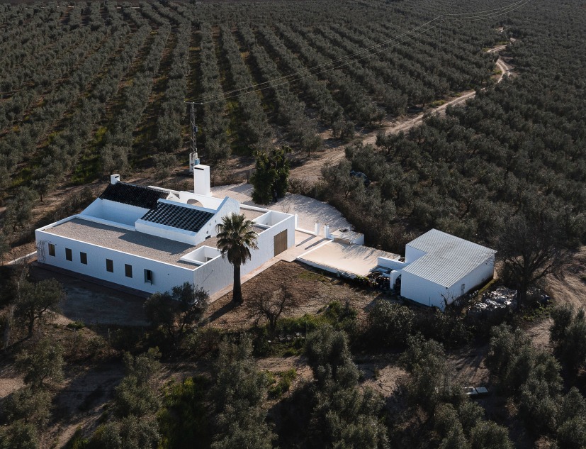 Vivienda rural El Cercao por Daroca Arquitectos. Fotografía por Fernando Alda