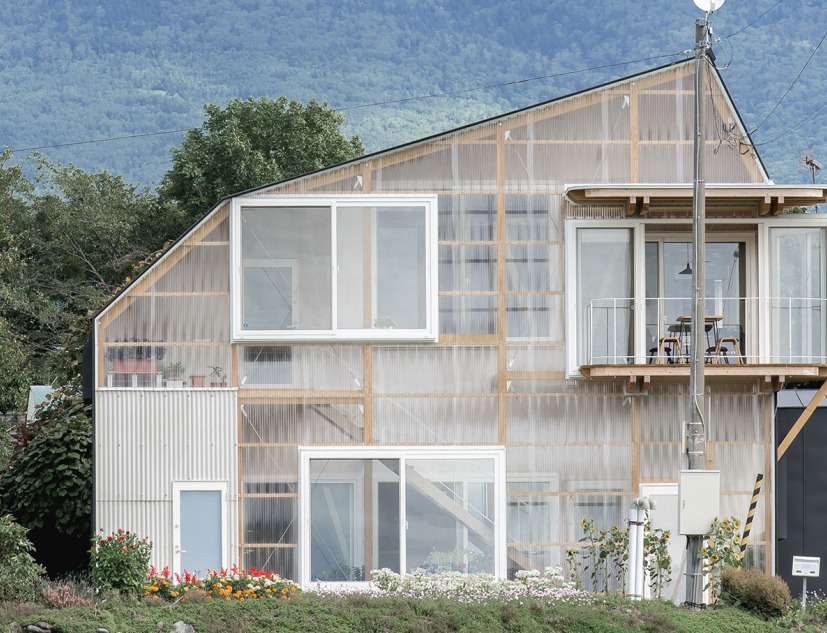  The Deformed Roof House of Furano by Yoshichika Takagi + Associates. Photography by Ikuya Sasaki