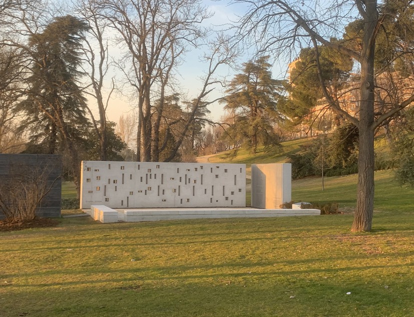 Memorial to the victims of the Yak-42 by Diego Manuel Novo Menéndez. Photograph by Diego Manuel Novo Menéndez