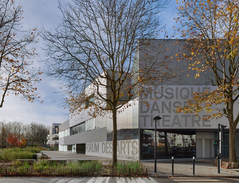 Charles Aznavour Conservatoire of Music, Drama and Dance by Dominique Coulon & associés. Photograph by Eugeni Pons