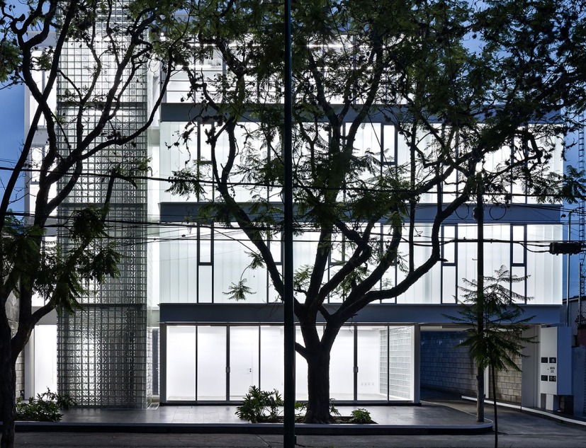 Edificio Avenida Central por Emilio Alvarez Abouchard Arquitectura. Fotografía por Dane Alonso