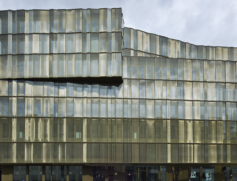 Vista exterior. Lagerstrasse House, Europaallee 21, por Gigon / Guyer. Fotografía por Stefan Müller
