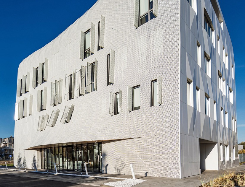 The complexity and fluidity of the ocean. Wave One by FAAB Architektura