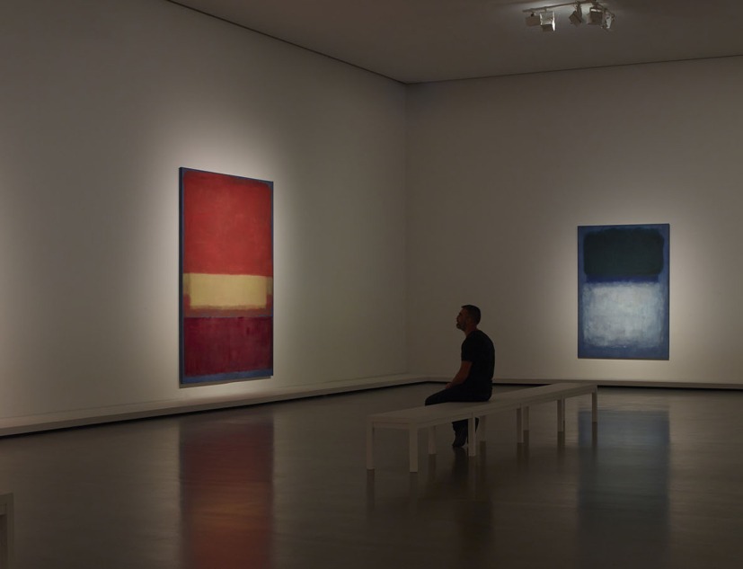 De izquierda a derecha / Mark Rothko No. 13 (Blanco, rojo sobre amarillo), 1958 No. 9 No. 5 No. 18, 1952 Verde sobre azul (Tierra-verde y blanco), 1956 Sin título, 1955. La primera retrospectiva en Francia dedicada a Mark Rothko, en la Fundación Louis Vuitton. Cortesía de la Fundación Louis Vuitton