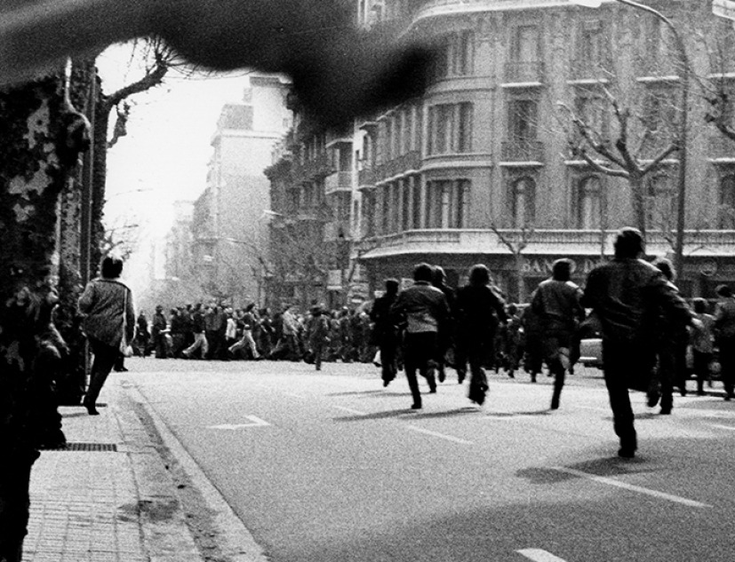 People fleeing a police cordon, 1976. From the series "The Eyes That Spy." Gelatin and silver. Vintage copy. Photography by Pilar Aymerich