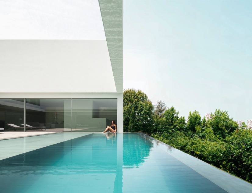 Compluvium House by Fran Silvestre Arquitectos. Photograph by Jesús Orrico