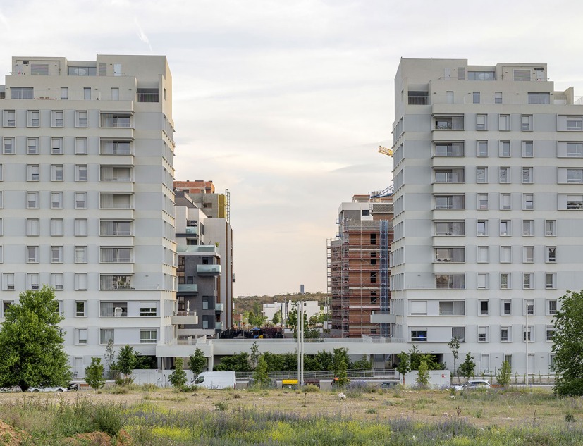 Monier Housing by FRPO Rodriguez y Oriol. Photograph by Luis Asín