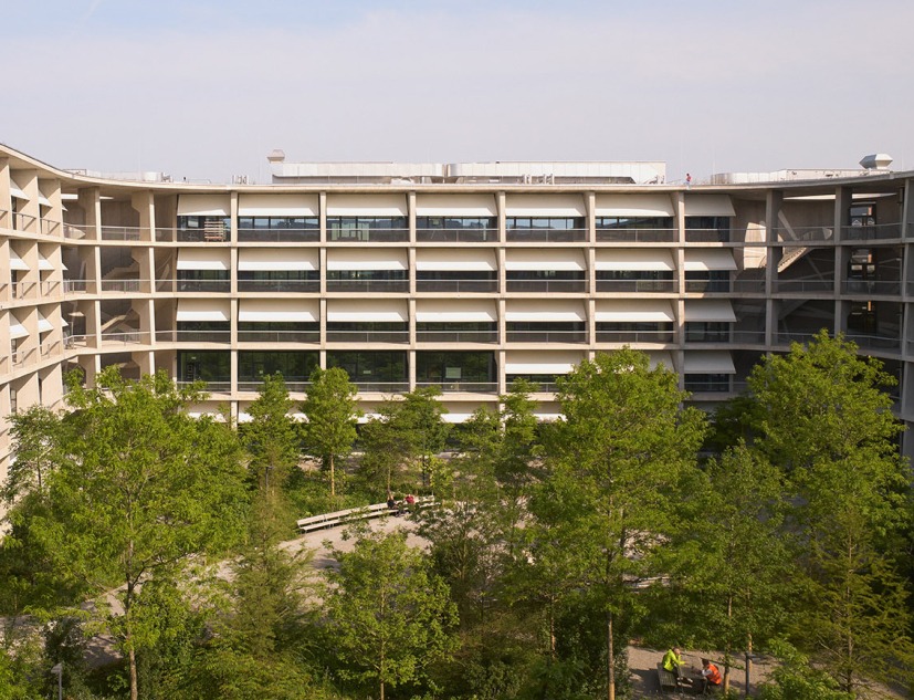 SIP Main Campus por Herzog & de Meuron. Fotografía por Julian Lanoo
