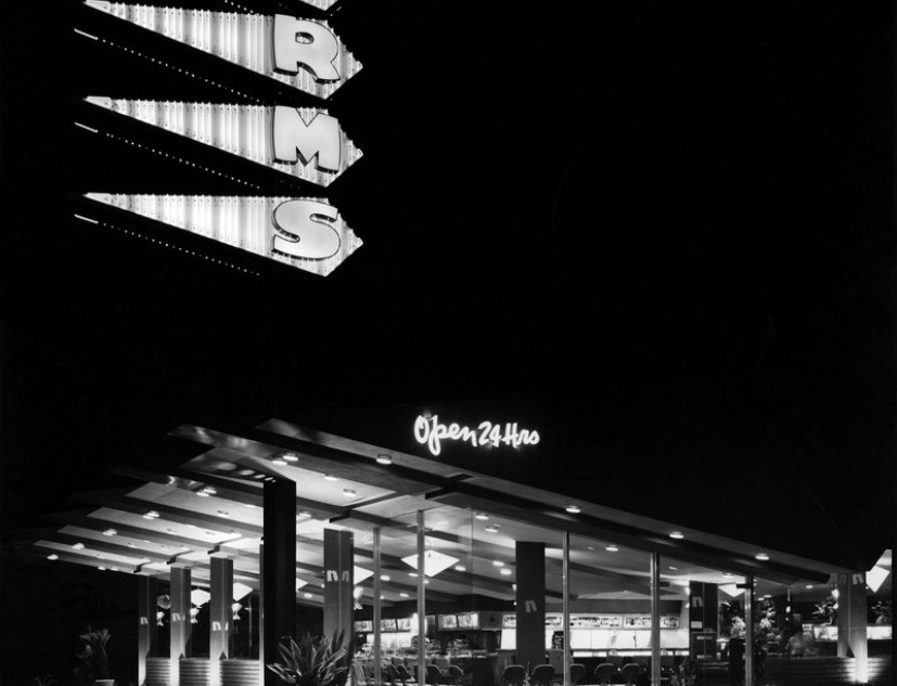 Restaurante Norm's en La Cienega. Fotografía de Jack Laxer 