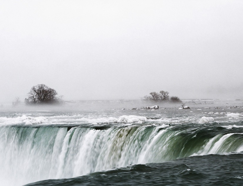 Niagara Falls / Canada, Axel Hütte, 2016. Técnica.- Impresión de inyección de tinta. Tamaño.- 157 x 257 cm. Edición.- 4. Imagen cortesía de Galería Helga de Alvear