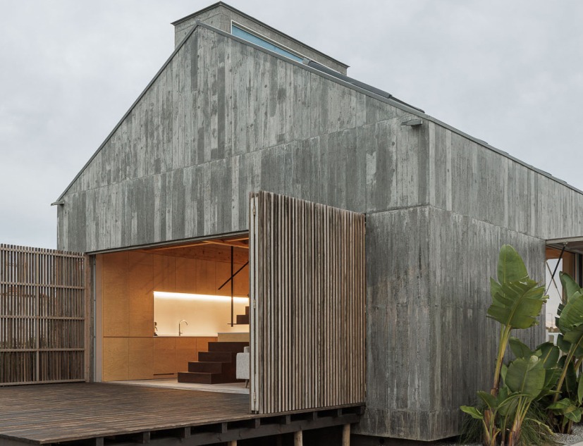 Palheiro by Pedro Henrique Arquiteto. Photograph by Ivo Tavares Studio