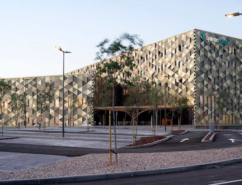 Hospital Quirónsalud Córdoba by Enero Arquitectura. Photograph by Jorge Allende