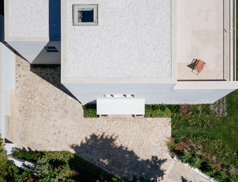 Casa en Restelo por aspa. Fotografía de do mal o menos - Eduardo Nascimento Casa en Restelo por aspa. Fotografía de do mal o menos - Eduardo Nascimento