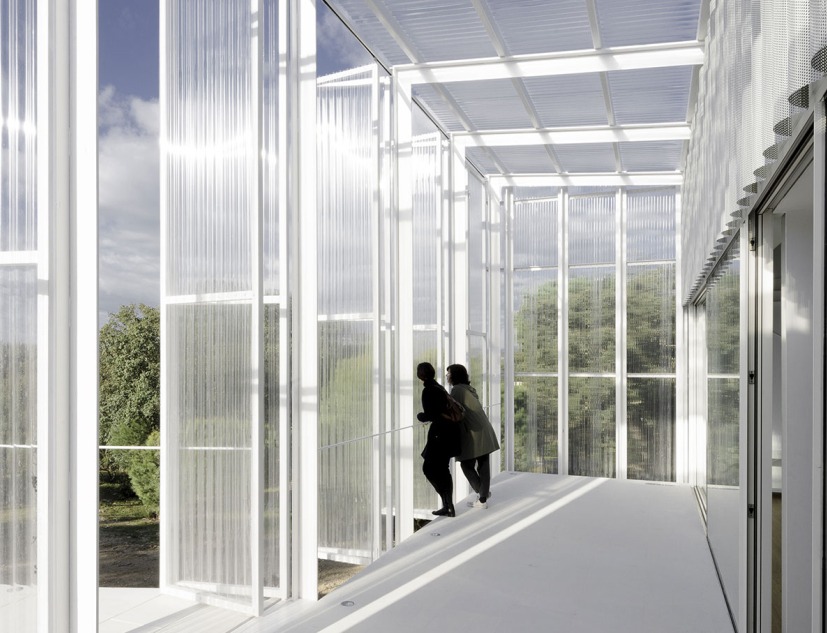 House and painting space for an artist by Idearch. Photograph by Joaquín Mosquera