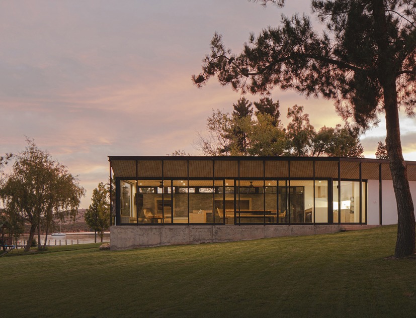 Lake pavilion by Ignacio Correa. Photograph by Pablo Casals Aguirre