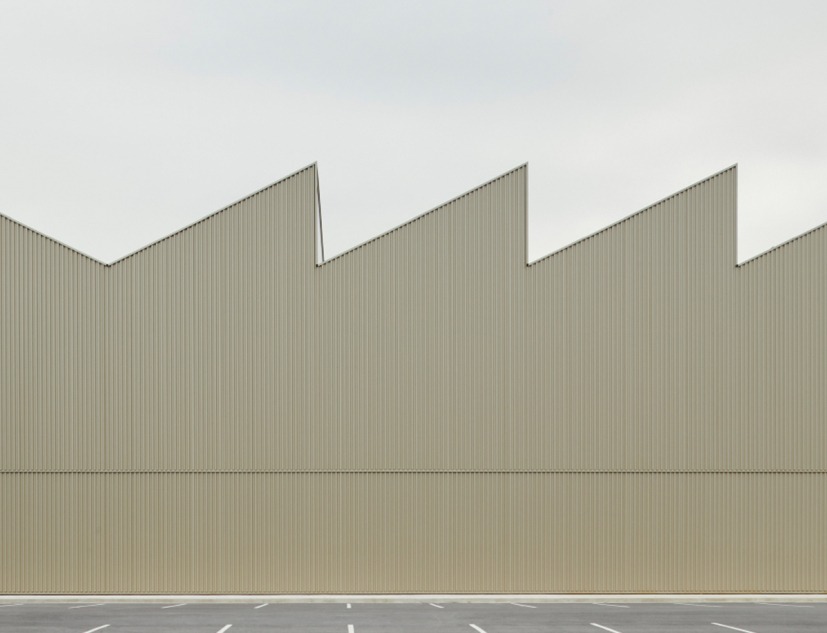 Nave y oficinas para Atecna por Íñigo Beguiristáin y GVG Estudio. Fotografía por Iñaki Bergera