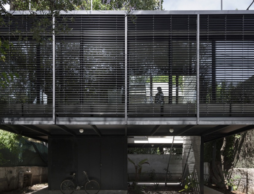 ATO House by iR arquitectura. Photograph by Federico Cairoli