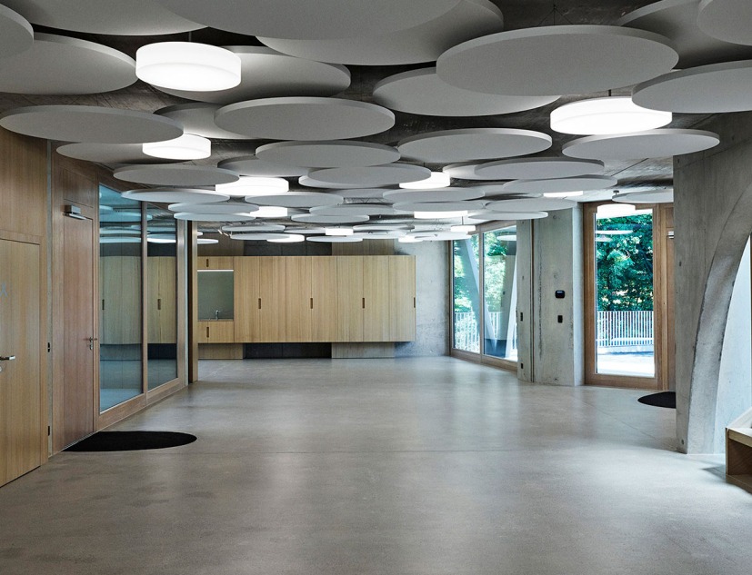 Recreational Community Center Le Lignon by Stendardo Menningen Architectes. Photograph by Federal Studio