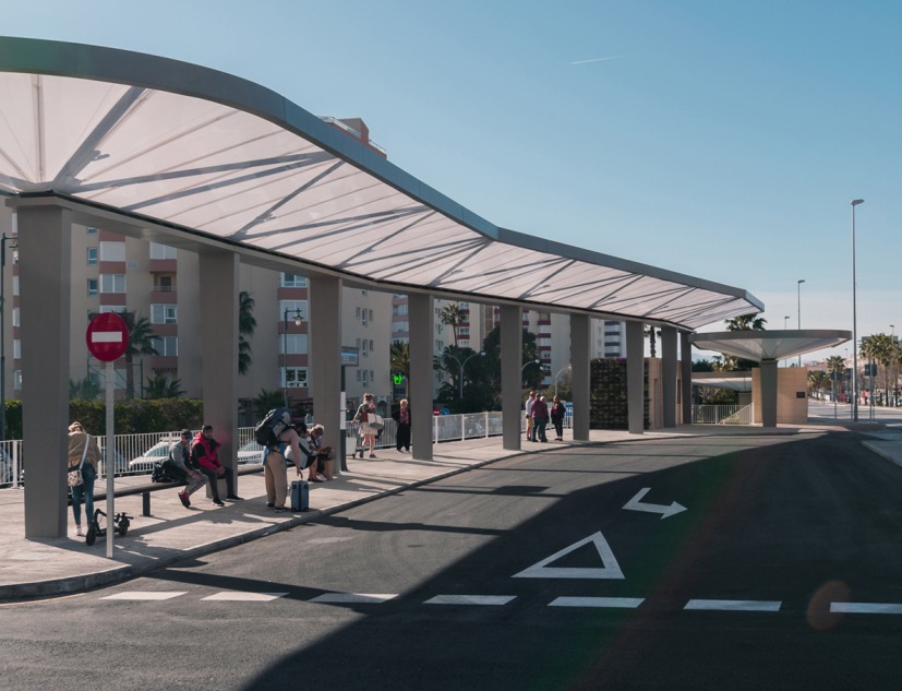 Estación de Autobuses y Taxis Torrox por Juan Navarro Arquitectos. Fotografía de Alejandro Castelló Ortega
