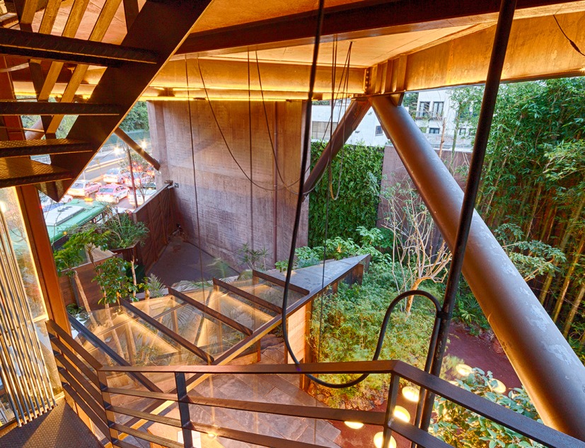 Vista del jardín de Torre 41 por Alberto Kalach. Fotografía © Yoshihiro Koitani
