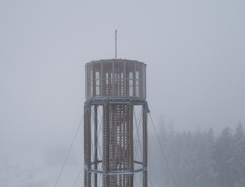 Torre de vigilancia en Kraličák por MgA. David Kubík. Fotografía por Jakub Skokan, Martin Tůma / BoysPlayNice