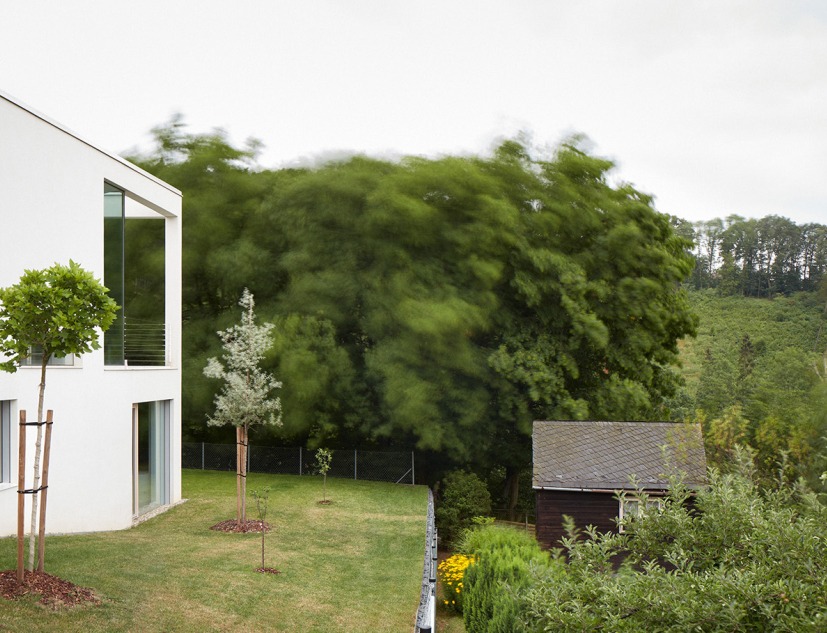 Family House in the Slope by masparti / pavel martinka, ondřej spusta. Photograph by Jakub Skokan, Martin Tůma / BoysPlayNice