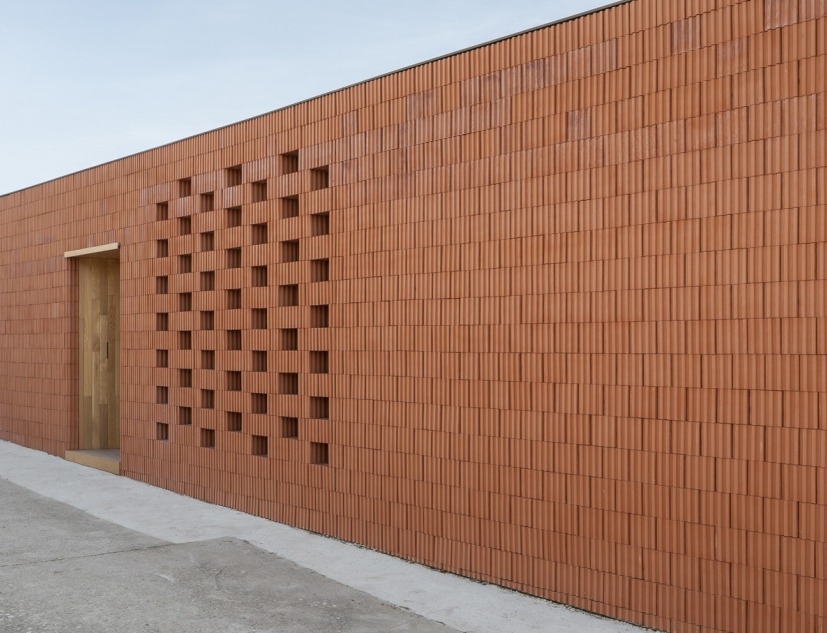 House in Huerta de Rey by mecanismo. Photograph by Adrián Vázquez