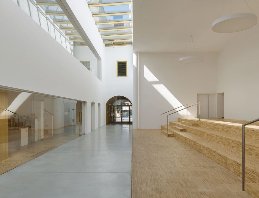Public Library in Głuchołazy by M. i A. Domicz. Photography by Stan Zajaczkowski