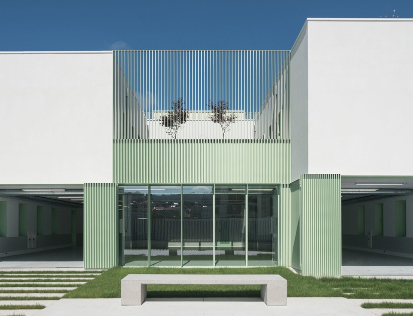 Centro Gallego de Innovación de la Formación Profesional Eduardo Barreiros por Müller.Feijoo arquitectos. Fotografía por Luis Díaz Díaz.