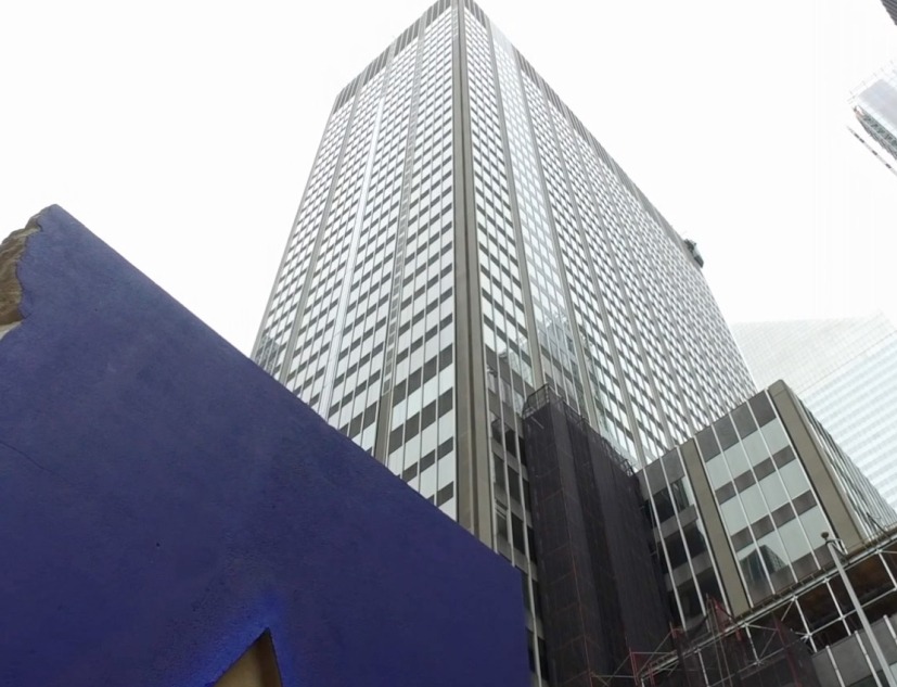 ‘Morpho’s Nest in the Cadmium House’ son cinco bloques de arenisca de la provincia de Girona, España. Tallado y pintado por Lluís Lleó. Instalación: Park Avenue NY, EEUU. De mayo a agosto de 2017