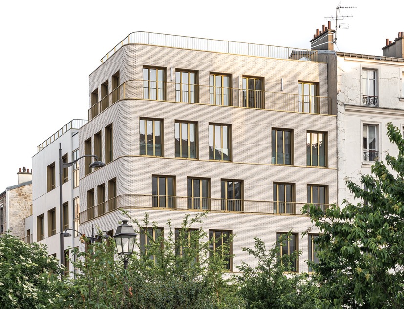 14 viviendas sociales y una guardería en París por NZI Architectes. Fotografía por Simon Guesdon