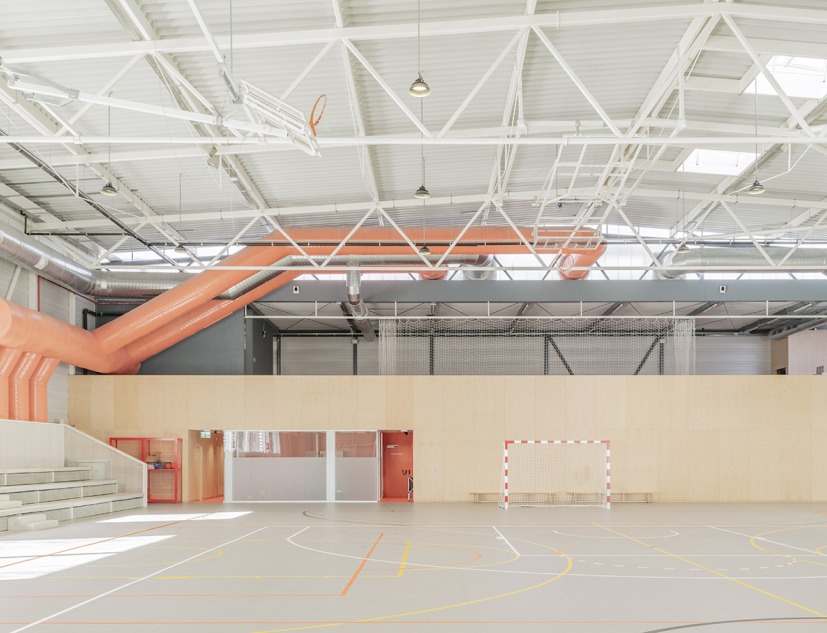 Multisport Pavilion by OAOB Arquitectura. Photograph by Alberto Amores