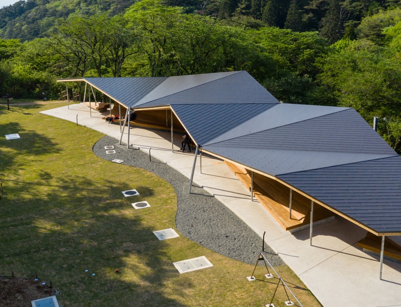 The Rest Space at the Top of Mt.Rokko by ofa. Photograph by Shigeo Ogawa