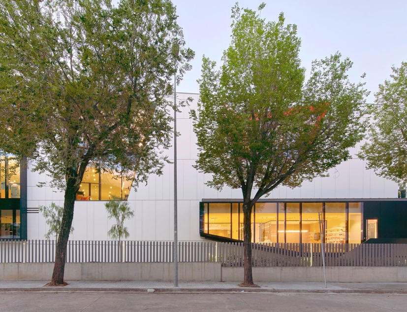 New Magic Box headquarters by OMA Octavio Mestre Arquitectos + Elastiko. Photograph by José Hevia