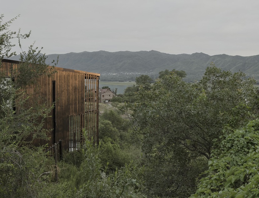 Casa Solar by Pablo Senmartin Arquitectos. Photograph by Federico Cairoli