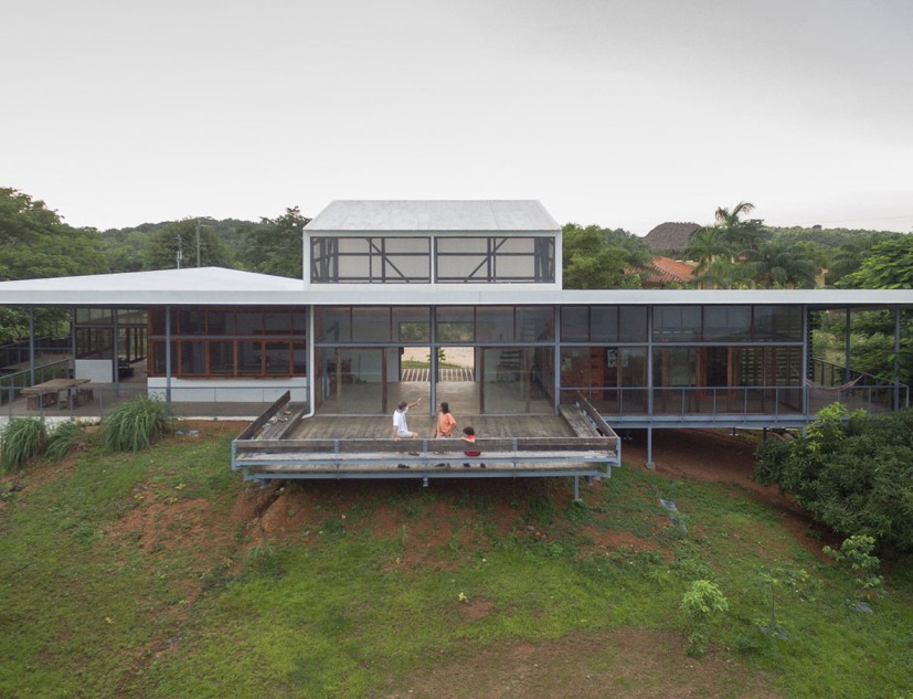 House for a violinist by Patrick Dillon. Photograph © Fernando Alda