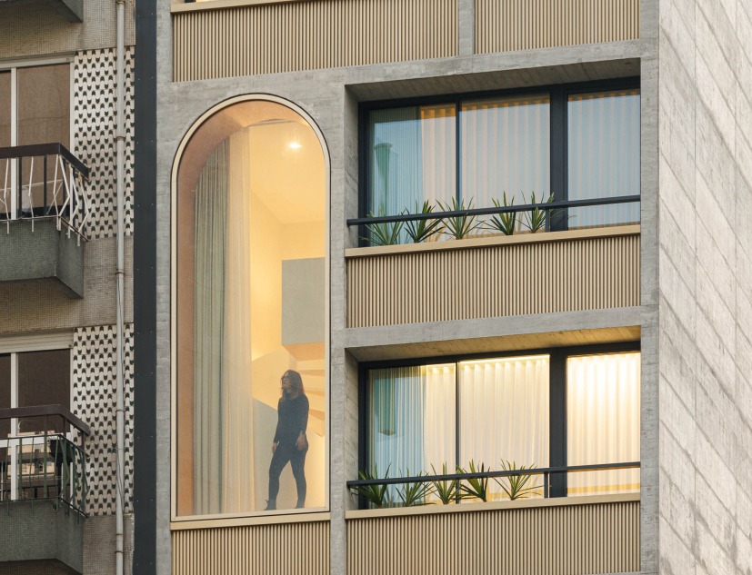 Boavista 339 by PAULO MERLINI architects. Photograph by Ivo Tavares Studio