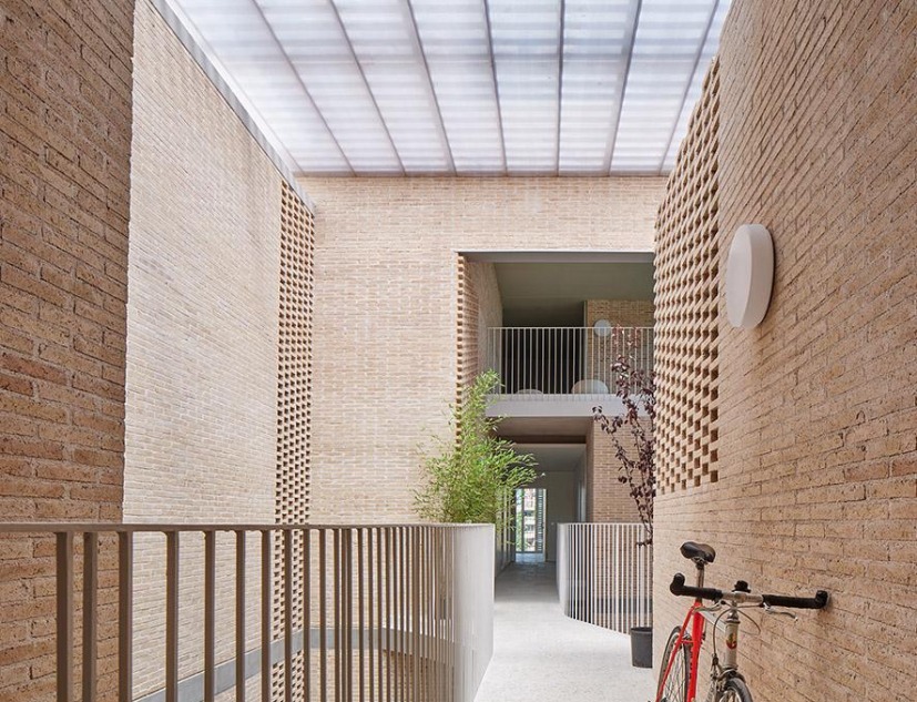 54 social homes in Borrassà by Peris + Toral. Photograph by José Hevia
