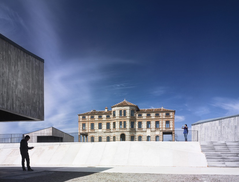 Nuevo centro de Innovación y Promoción del cerdo ibérico en Jabugo por baKpak arquitectos. Fotografía © Jesús Granada