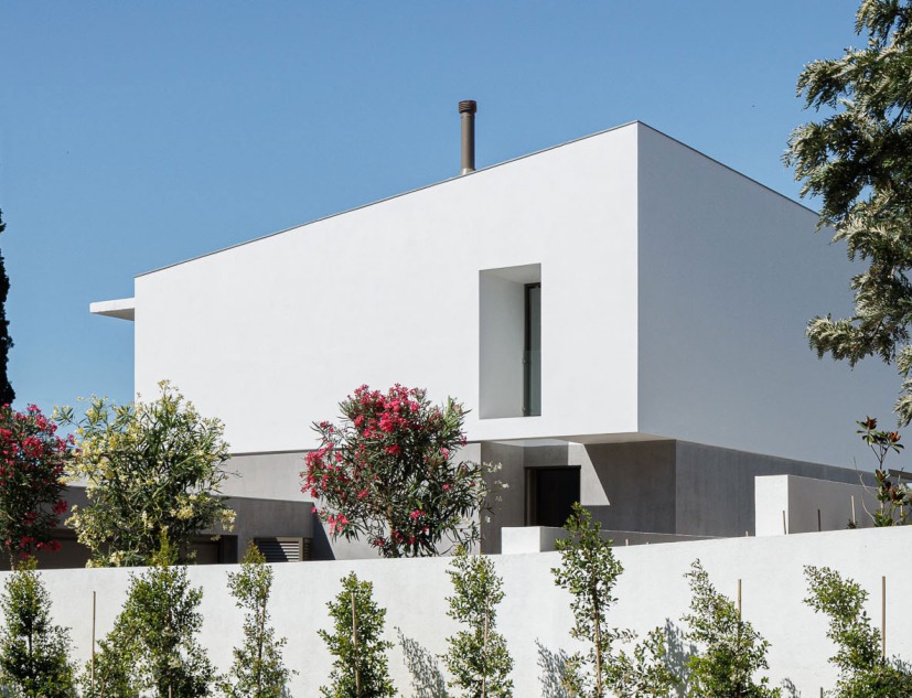 Casas en el Pinar por PK Arquitetos. Fotografía por Ivo Tavares Studio