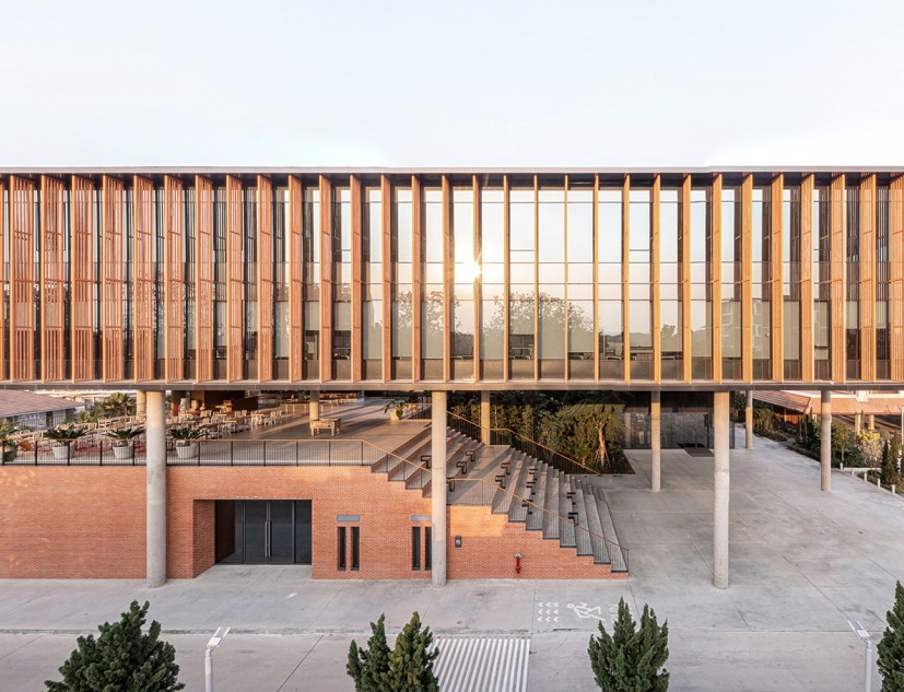 Ligado a la cultura local. Choice Headquarters por Plan Associates Co.,Ltd. Fotografía por Depth of Field Co.,Ltd